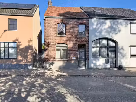 op te frissen woning met binnenkoer  tuin  3 slpks