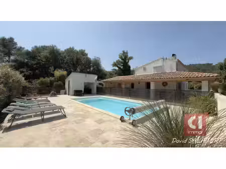 villa à vendre à garéoult avec piscine et appartement indépendant