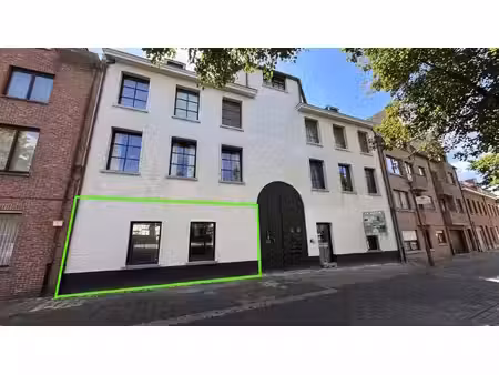 ruim appartement met 2 slaapkamers en grote zuidtuin.