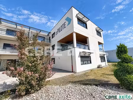 achat local professionnel 121m² chateau gaillard 01500