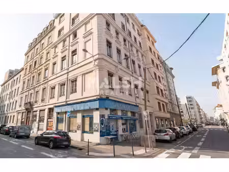 achat local commercial 102m²