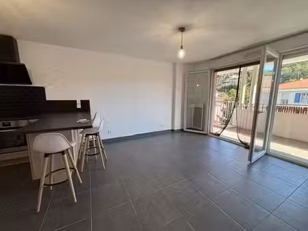 2 pieces avec parking