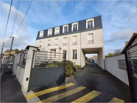 appartement à louer – studio avec parking dans un quartier pavillonnaire calme