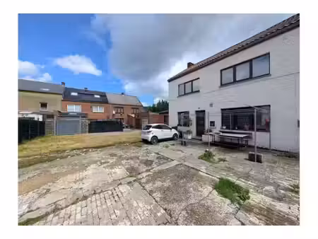 maison à vendre à rue du cortonnoy 45 velaine-sur-sambre (vbe79151)