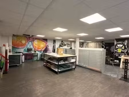 location local commercial