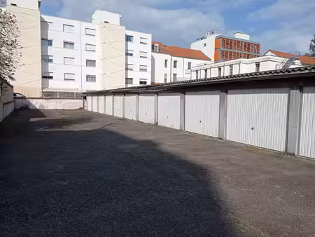 location parking vichy 03200