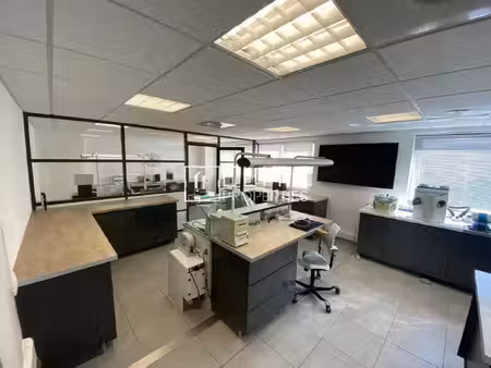 mougins – bureaux lumineux de 51 m²