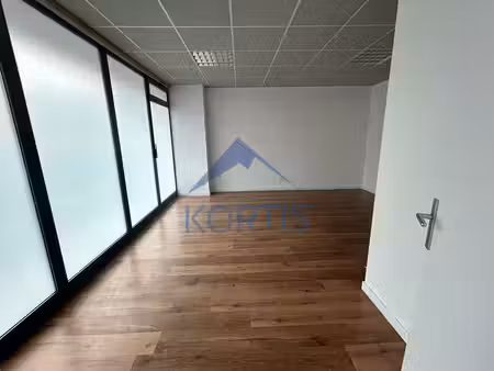 location local professionnel 90m² rillieux la pape 69140