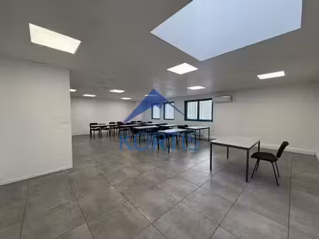 location local professionnel 201m² venissieux 69200