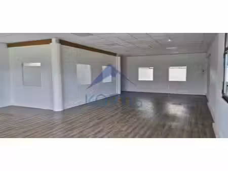location local professionnel 284m² bron 69500
