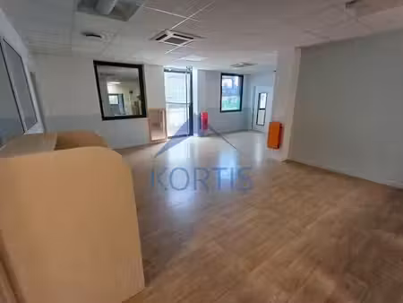 location local professionnel 366m² vaulx en velin 69120