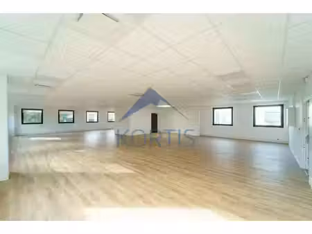 location local professionnel 840m² limonest 69760