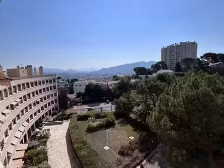 chambre de service balcon 13008
