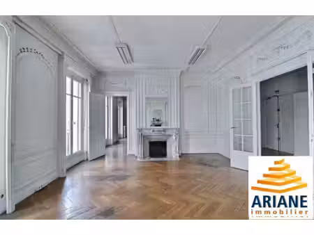 location bureaux 142m²