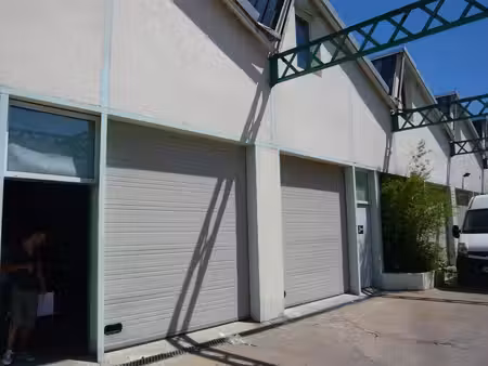 location entrepôt 160m²