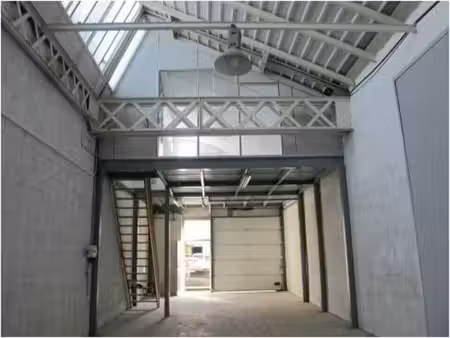 location entrepôt venissieux 69200 205m²