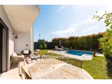 référence : 7392-aus - maison 3 chambres  jardin  piscine et garage