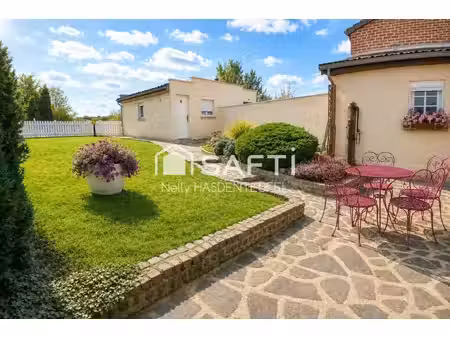 maison de charme  au calme  avec garage et jardin