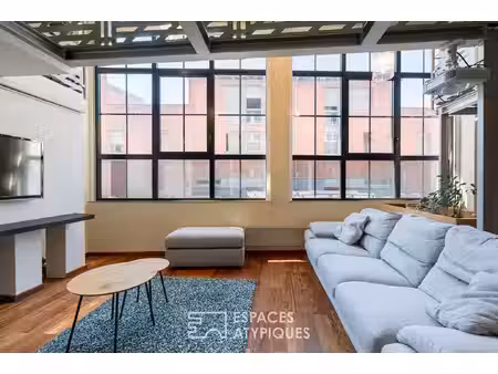 loft contemporain lumineux avec verrière hors norme