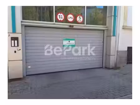 garage à louer à avenue des arts 19d bruxelles (vbe79411)
