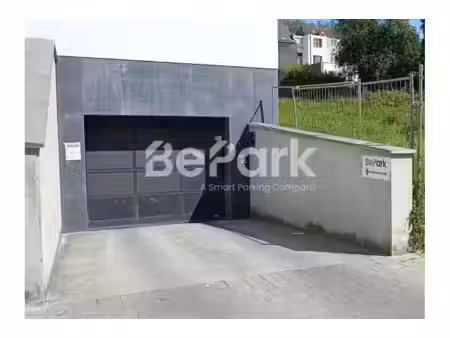 garage à louer à rue du delta 59-61 forest (vbe79448)