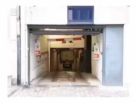 garage à louer à rue montoyer 4a bruxelles (vbe79607)