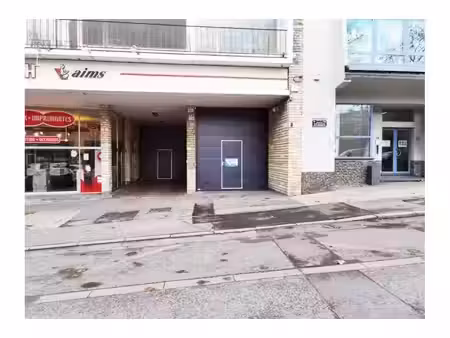 garage à louer à boulevard de la deuxième armée britannique 31 forest (vbe79389)