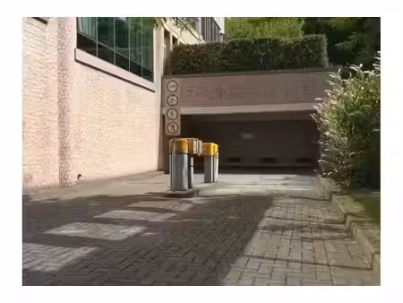 garage à louer à boulevard de la plaine 5 ixelles (vbe79278)