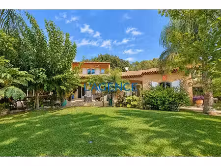 villa de 171 m2 avec piscine et jardin arboré de 5202 m2 au