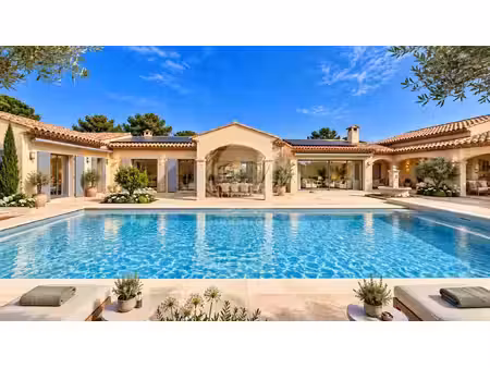 villa rénovée à plan de la tour