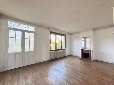 location maison 8 pièces 193 m² à rumigny (80680)  980 €