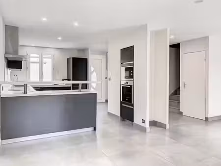 location maison 5 pièces 103.18 m² à aix-en-provence (13090)  2 006 €