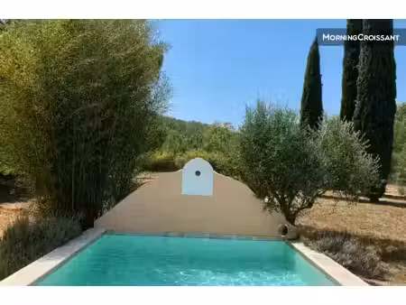 location meublée maison 6 pièces 116 m² à flayosc (83780)  1 600 €
