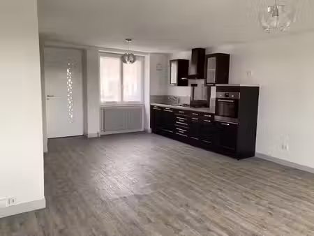 location maison 4 pièces 91 m² à saint-rémy-sur-durolle (63550)  550 €