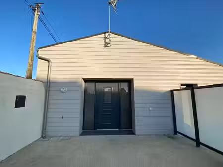 location maison 3 pièces 65.2 m² à saujon (17600)  780 €