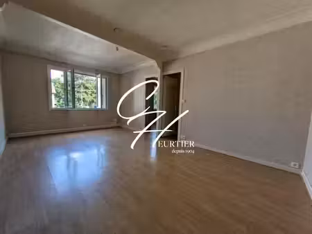 location appartement 3 pièces 77m2 saint-martin-d'hères 38400 - 760 € - surface privée