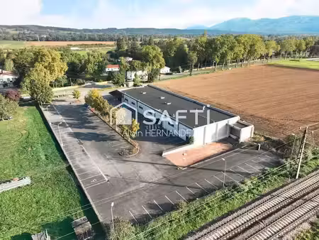 location locaux professionnels 2 pièces 256 m² à martres-tolosane (31220)  2 000 €