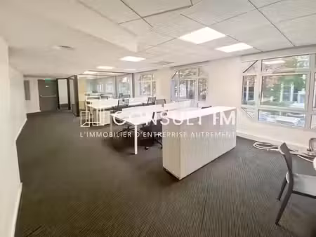 location locaux professionnels 120 m² à puteaux (92800)  4 300 €