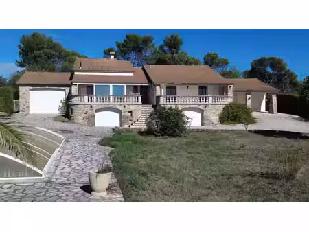 rousson  propriété avec piscine  vue dégagée  vaste terrain clos de 4208 m²  150 m² habita