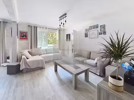 elancourt-beau 4 pièces de 79m²- vue jardin -loggia plein sud -parking s-sol