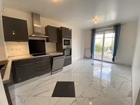 location appartement 3 pièces  46.99m²  ozoir