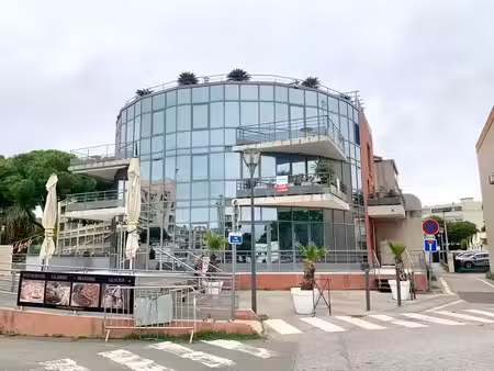 **à louer – local commercial de 135 m² à balaruc-les-bains**