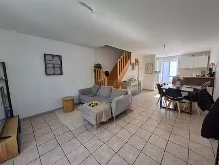 mouroux - maison de ville en duplex