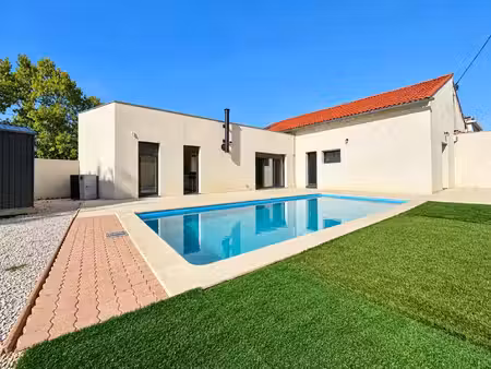 centre village  villa 4 chambres  sur 407 m2 clos