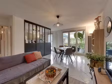 echirolles limitte bresson superbe 3 pièces+ cuisine en rez