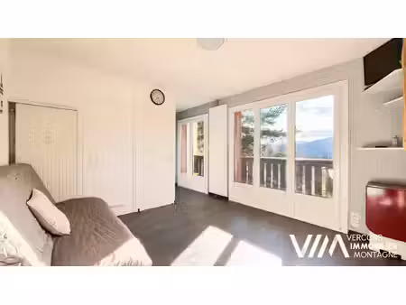 studio lumineux avec balcon et vue dégagée – la chenevarie