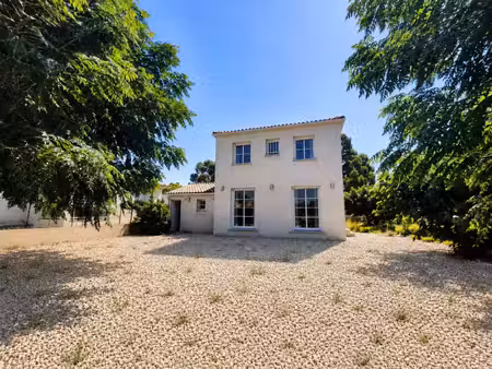 exclusivité - villa contemporaine de 106m² pour 4 pièces avec jardin et garage - proche se