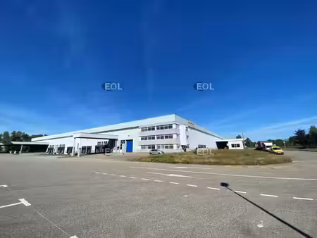 location entrepôt 27783m²