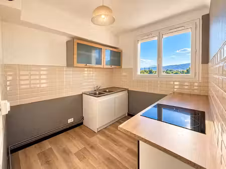 appartement t3 de 75 m2 avec cave et deux places de parking
