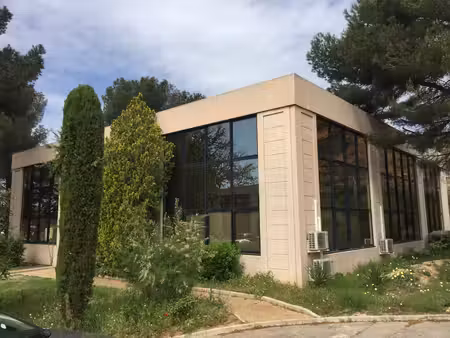 location local professionnel 172m² vitrolles 13127